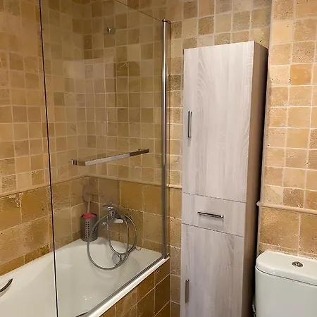 Amplio Apartamento En Calle Peatonal Centrica Santander